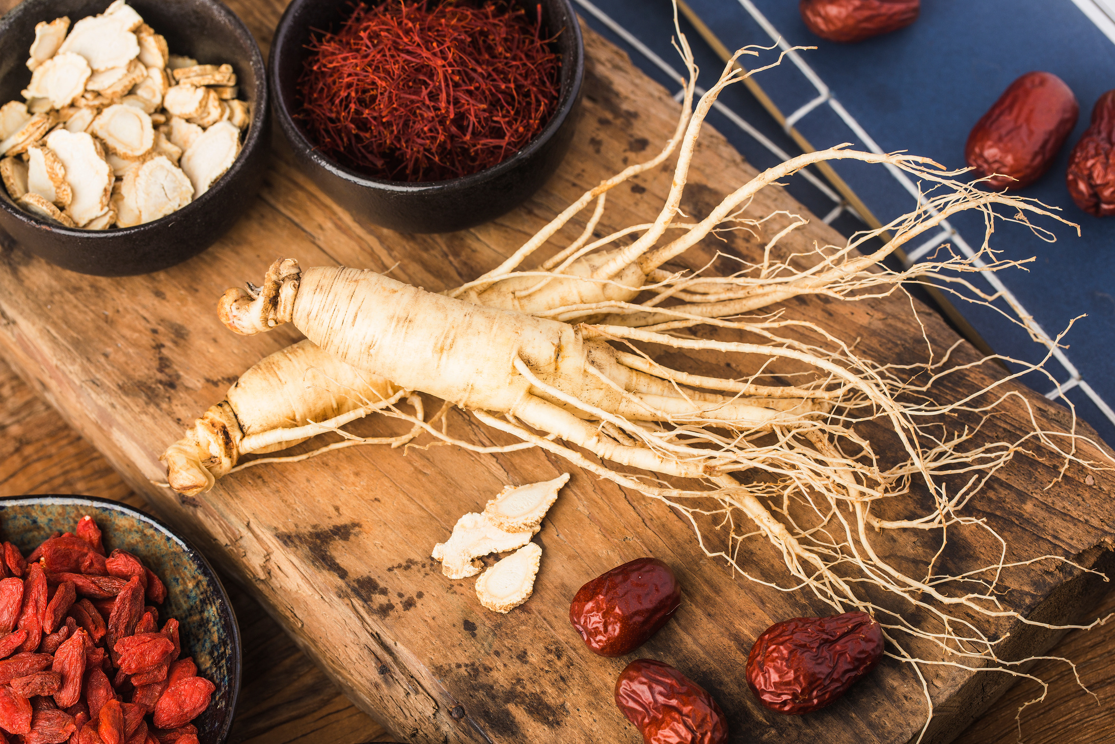 Fresh ginseng and dry slices